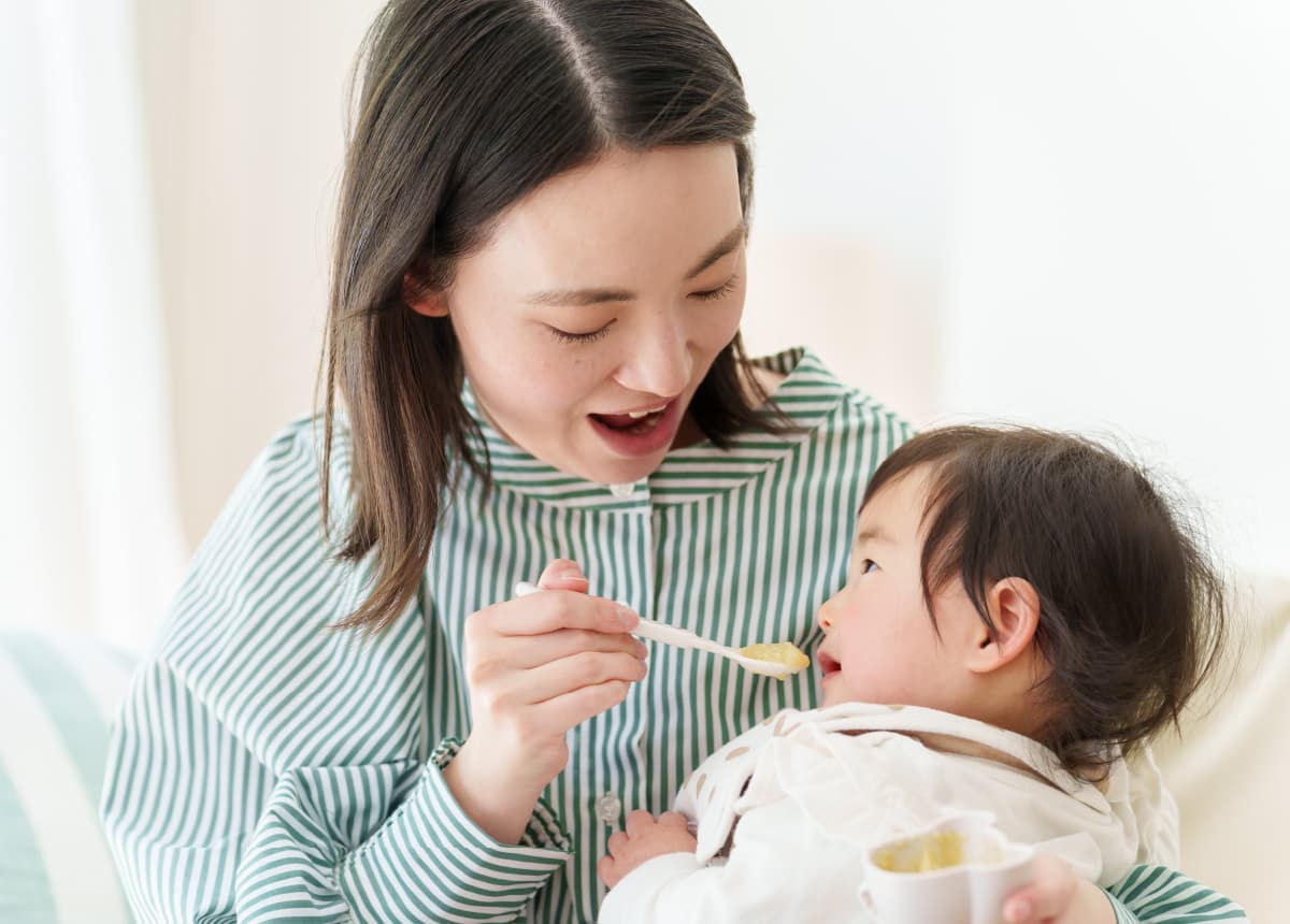 離乳食初期の頃の食べさせ方のイメージ