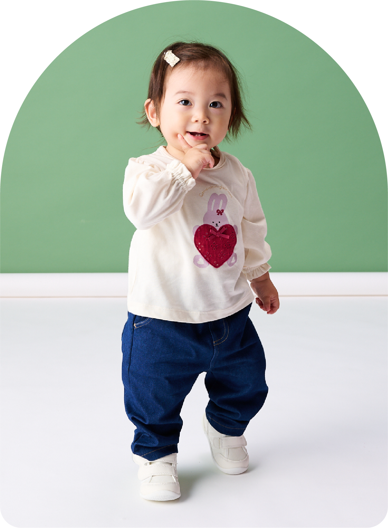 ファーストシューズを履いてる女の子01